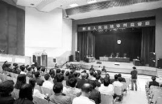 再审法官不看证据,如何维护当事人合法权益