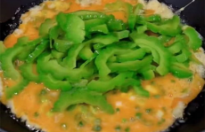 苦瓜炒鸡蛋怎么炒好吃视频,苦瓜炒鸡蛋美味秘诀大公开